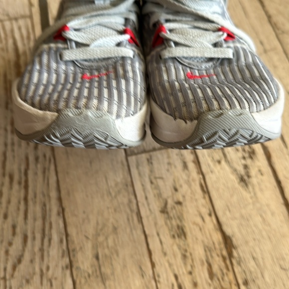 🆕NIKE🆕 NIKE WITNESS GRAY LADIES SIZE 5 EXCELLENT CONDITION/RARELY WORN - Picture 9 of 11